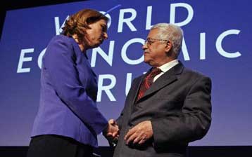 Η Μέση Ανατολή έχει τεράστια ανάγκη για ειρήνη, λέει ο Αμπάς από το βήμα του Νταβός