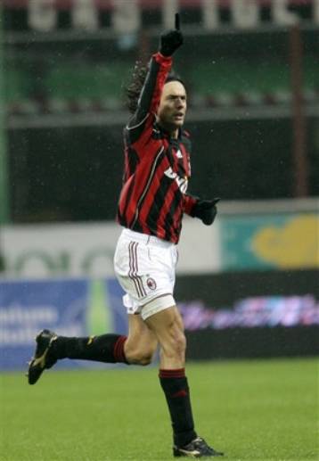 Υπό το βλέμμα του Ρονάλντο, η Μίλαν παραχώρησε ισοπαλία 2-2 στην Ρόμα