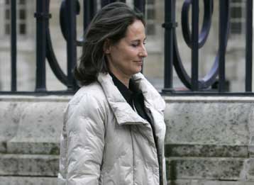 Τελειωμό δεν έχουν οι περιπέτειες της Σ.Ρουαγιάλ με το «ελεύθερο» Κεμπέκ