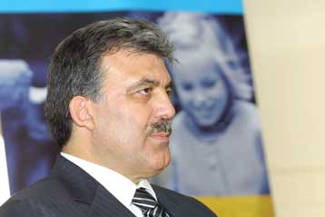 Με στρατιωτική επέμβαση στο Ιράκ αν δεν αντιμετωπισθούν οι Κούρδοι, απειλεί η Τουρκία