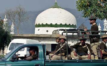 Πολύνεκρη επίθεση αυτοκτονίας στο βορειοδυτικό Πακιστάν