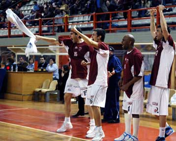 Ξεκόλλησε από τον… πυθμένα η ΑΕΛ, νικώντας το Αιγάλεω με 97-71