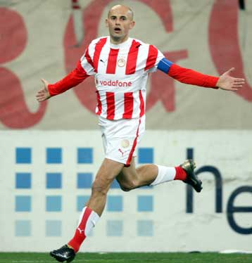 Στους +8 ο Ολυμπιακός μετά την ισοπαλία της ΑΕΚ στο «Καυτανζόγλειο»