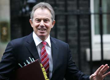 Κλειστά κρατά τα χαρτιά του ο Μπλερ για την αποχώρηση από την πρωθυπουργία