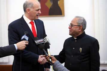 Ομιλία Παπανδρέου σε συνέδριο για τη ζωή και το έργο του Μαχάτμα Γκάντι