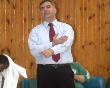 Ο Μπαξεβάνης θα δει μόνο τον Ακερ μετά τη διαφωνία στο οικονομικό με Σιμς