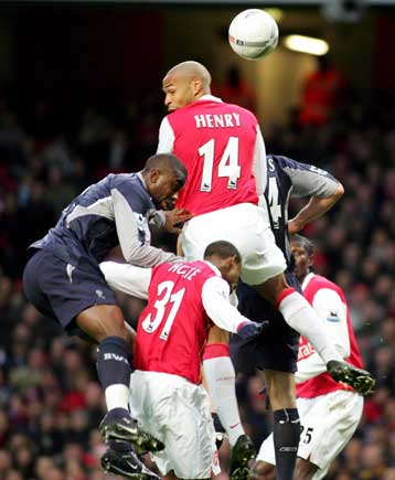 Συνεχίζονται οι «μάχες» της premier league-Αρσεναλ, Τότεναμ λύνουν τις διαφορές τους