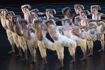 Πρεμιέρα της «Λίμνης των Κύκνων» την Τετάρτη στο θέατρο του μπάντμιντον