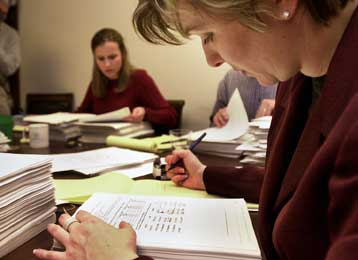 Εξόρμηση της εφορίας κατά των πλαστών και εικονικών τιμολογίων