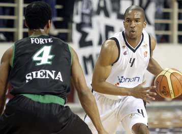 Δεκαεπτά πόντους μακριά από την πρόκριση ο ΠΑΟΚ μετά την ήττα από τη Σιένα στην Πυλαία