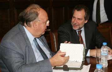 Ένταση στο Κοινοβουλευτικό Συμβούλιο του ΠΑΣΟΚ για άρθρο 16 και ΧΥΤΑ