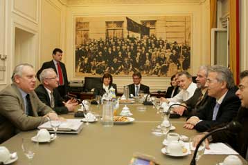 Απάλειψη αντεργατικών ρυθμίσεων στο προσχέδιο για τον πτωχευτικό κώδικα ζητά η ΓΣΕΕ