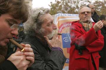 Κάπνισμα σε δημόσιους χώρους τέλος για 15.000.000 Γάλλους