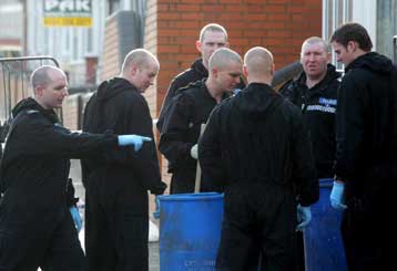 Ανακρίνονται οι εννέα συλληφθέντες για τρομοκρατική συνωμοσία στη Βρετανία