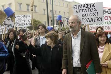 Στο πλευρό των καθαριστριών των σχολείων ο Αλέκος Αλαβάνος