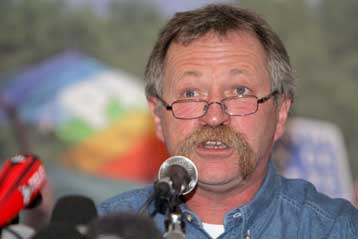 Και ο αγροτοσυνδικαλιστής Ζοζέ Μποβέ υποψήφιος για τη γαλλική προεδρία