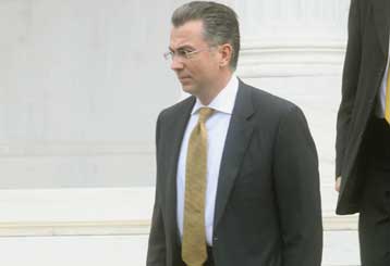 Οι βουλευτές ψηφίζουν κατά συνείδηση, λέει η κυβέρνηση για το θέμα με το άρθρο 24