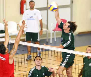 Με… τρένα και βαπόρια επιστρέφει ο Πανταλέων από την Ισπανία