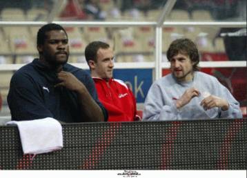 Ο Ολυμπιακός νίκησε την Κολονία αλλά η Ντιναμό τον άφησε τρίτο