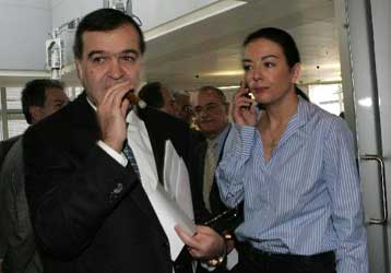 Διαπραγματεύσεις σε «πολλαπλά μέτωπα» για την Marfin Popular στην Κύπρο