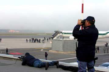 Δημοσιογράφος έβγαλε νοκ άουτ τους νέους ελέγχους ασφαλείας στα ιταλικά αεροδρόμια