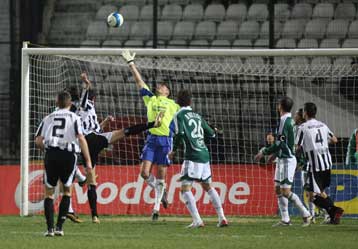 Με το σύνηθες 2-1 ο ΠΑΟΚ νίκησε τον Παναθηναϊκό, με 10 ο Ατρόμητος «ανέτρεψε» τον Ηρακλή