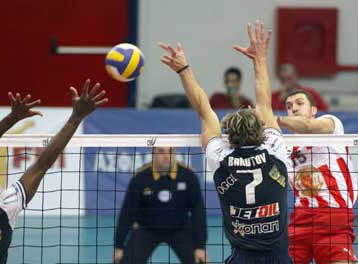 Ο Ολυμπιακός νίκησε και «έπιασε» τον Ηρακλή που έχασε από την ΑΕΚ