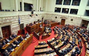 Έντονη αντιπαράθεση κυβέρνησης – ΠΑΣΟΚ στη Βουλή στη συζήτηση για την πρόταση μομφής