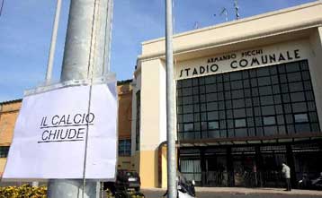 Κλειστά για 2 εβδομάδες, 2 αγωνιστικές χωρίς κόσμο στην Ιταλία