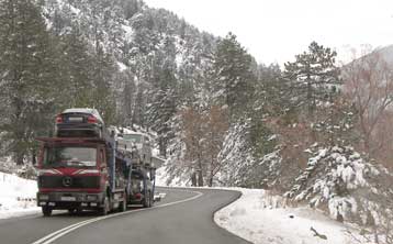 Σε λευκό κλοιό η Ελλάδα, χιόνια και στα βόρεια προάστεια της Αττικής