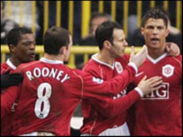 Τέσσερις φορές σφύριξε το τρένο της Μάντσεστερ Γ. στο «Γουάιτ Χαρτ Λέιν»