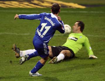 Βήμα τίτλου της Σάλκε με 2-0 επί της Βέρντερ Βρέμης