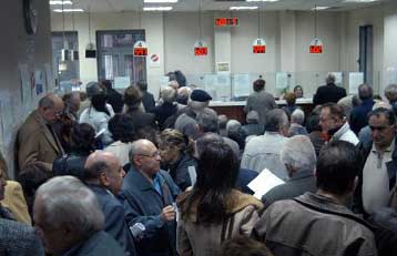 Αύξηση έως 8% έρχεται στις ασφαλιστικές εισφορές εμπόρων και επαγγελματιών