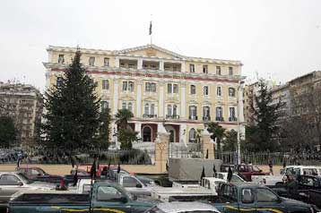 Σε κλοιό αγροτών το υπουργείο Μακεδονίας-Θράκης για τα πρόστιμα της ΔΕΗ