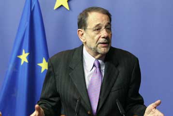 H τρόικα της ΕΕ στη Μόσχα για το θέμα του Κοσσυφοπεδίου