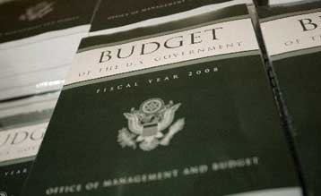 Πάνω από 700 δισ. δολάρια σε στρατιωτικές δαπάνες ζητά ο Μπους από το Κογκρέσο