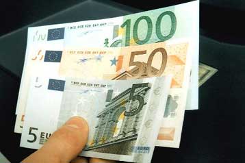 Παραπέμπονται σε δίκη έξι μαθητές για υπόθεση παραχάραξης χαρτονομισμάτων