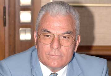 Υπό καθεστώς ομηρείας παραμένουν δεκάδες χιλιάδες συμβασιούχοι