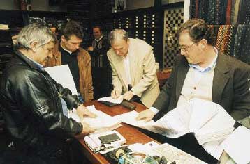 Mε 22% θα φορολογηθούν τα κέρδη 120.000 μικρομεσαίων προσωπικών εταιρειών για το 2006