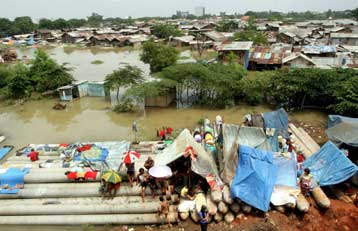 Νέες καταρρακτώδεις βροχές έπληξαν την Τζακάρτα