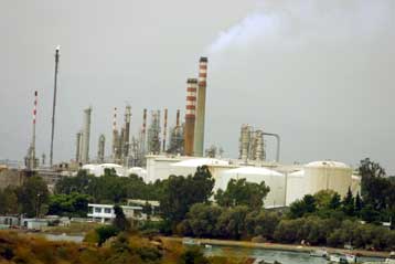 Στη Δικαιοσύνη προσφεύγει η Μοτορ Όιλ κατά της απόφασης της Επιτροπής Ανταγωνισμού