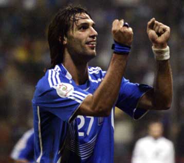 Ωρίμασα ποδοσφαιρικά στην Αγγλία, εκτιμά ο Γιώργος Σαμαράς