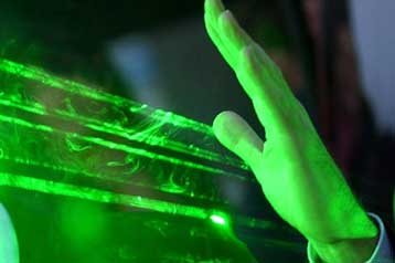 Πρωτοποριακό πείραμα σταματά το φως και το μεταφέρει σε άλλο σημείο