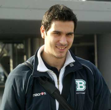 Ο Αρης δεν μας χρωστά την πρόκριση, τονίζει ο Ζήσης που διαψεύδει φήμες για Ολυμπιακό