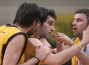 Μία αγωνιστική στην ΑΕΚ που ετοιμάζεται με προβλήματα για το ματς με τον Παναθηναϊκό