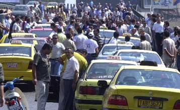 Για μία ακόμα διετία οι ιδιοκτήτες ταξί και φορτηγών θα φορολογηθούν τεκμαρτά