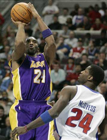 «Πελάτες» των Πίστονς στο Ντιτρόιτ οι Λέικερς