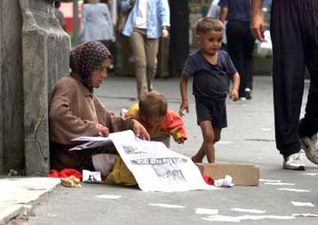 Σε συνθήκες ή στα όρια της φτώχιας διαβιούν 300.000 παιδιά στη Σερβία