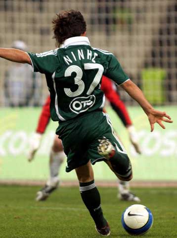 Τη φανέλα της εθνικής Ελπίδων «προβάρει» ο Σωτήρης Νίνης