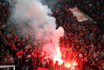 Ποινή μίας αγωνιστικής κεκλεισμένων των θυρών από την UEFA στον Ολυμπιακό